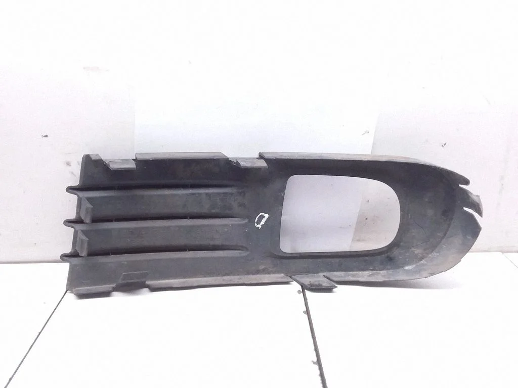 Kratka / ramka halogenu – Volvo V50 (2004-2007)