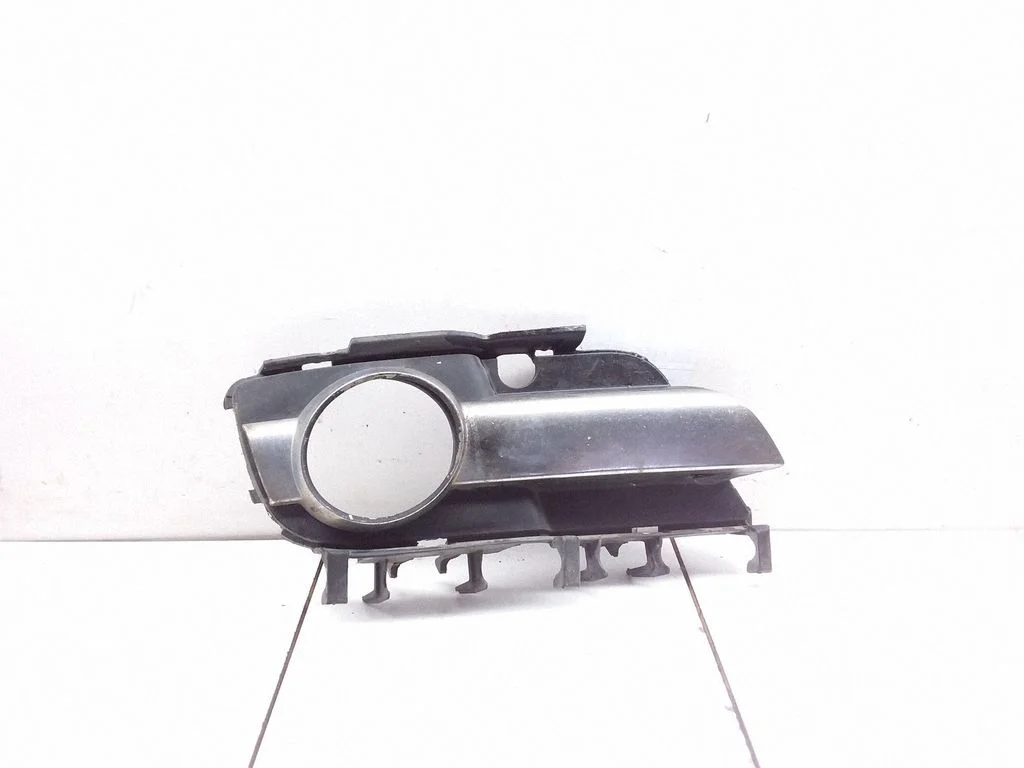 Kratka / ramka halogenu – Opel Signum (2003-2008)