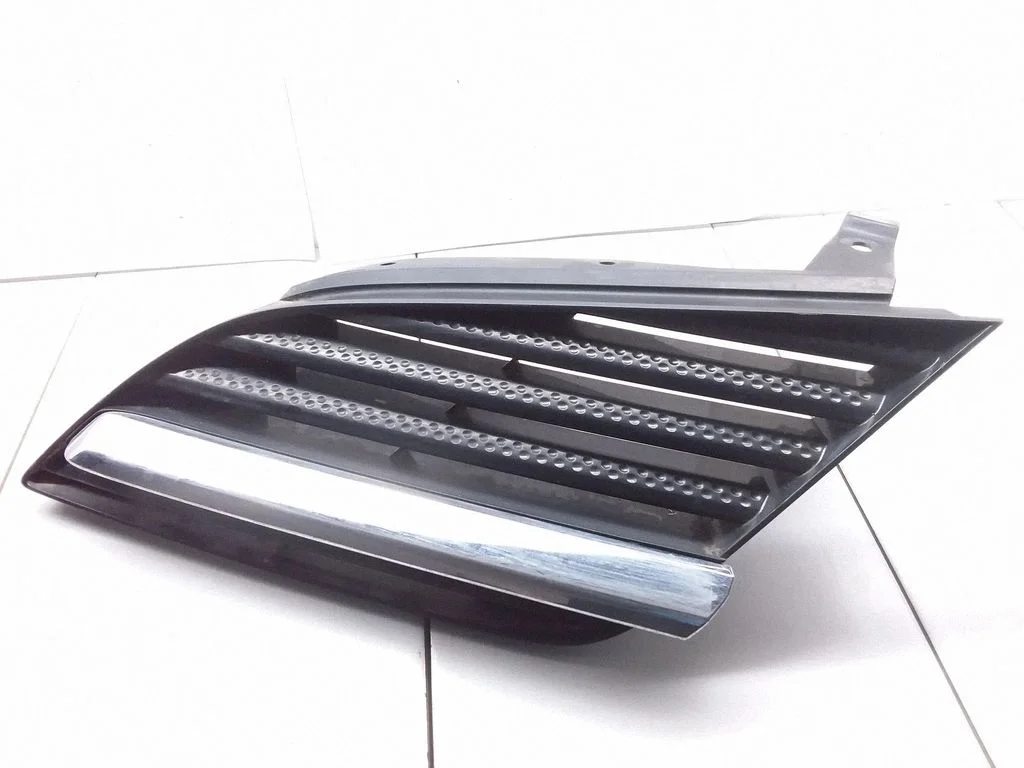 Front bumper upper radiator grill – Nissan Primera (2002-2007)