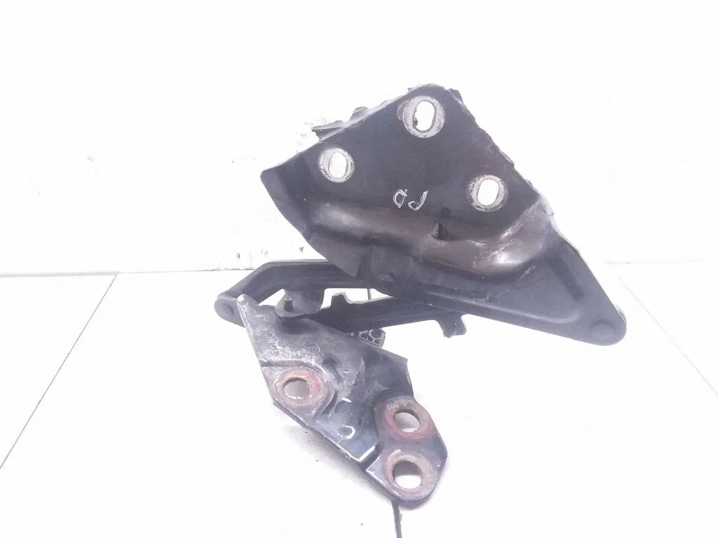 Engine bonnet/hood hinges 7L6823302A