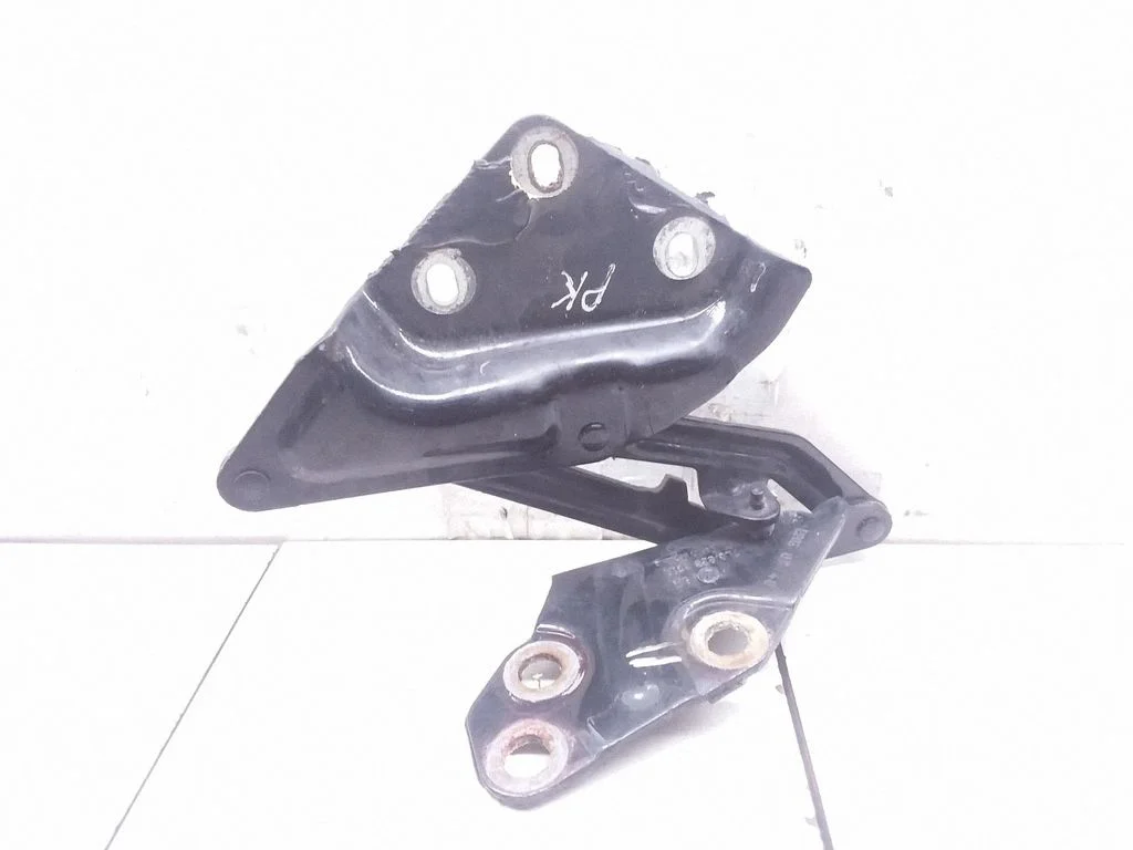 Engine bonnet/hood hinges 7L6823301A