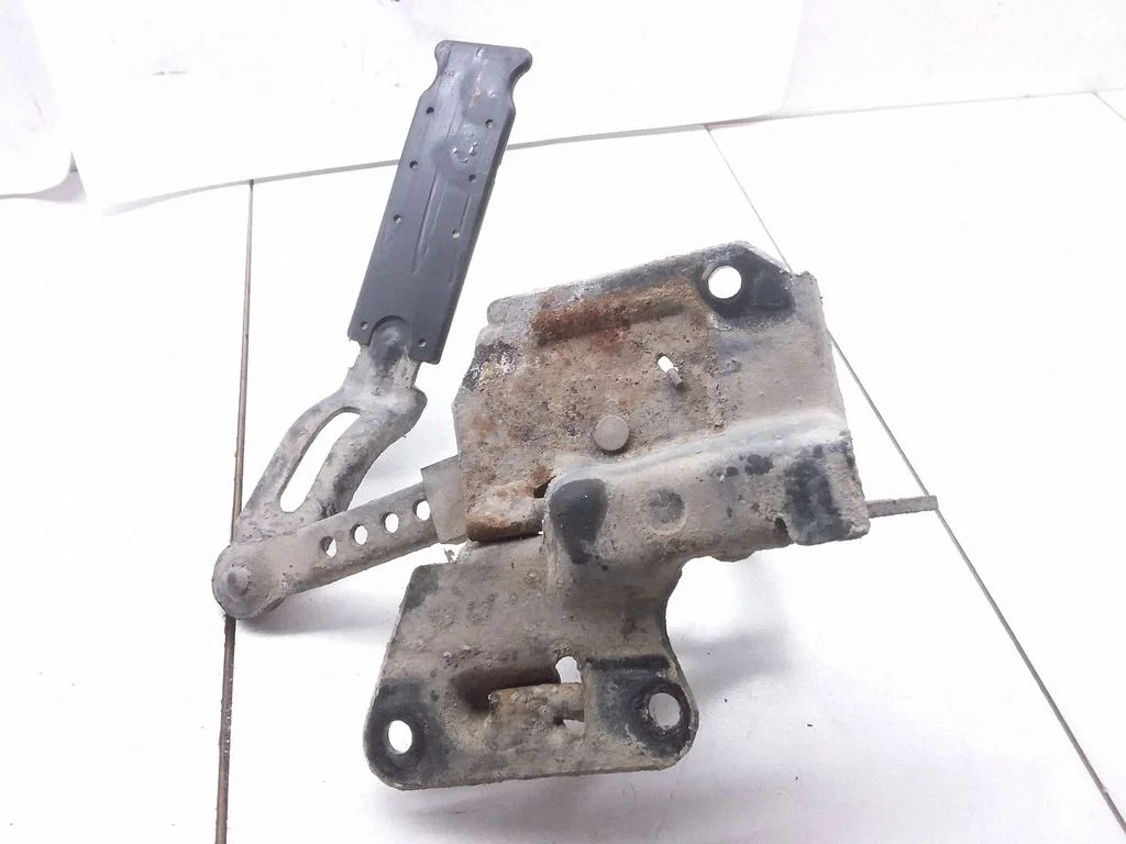 Zamek maski 4B0823480E