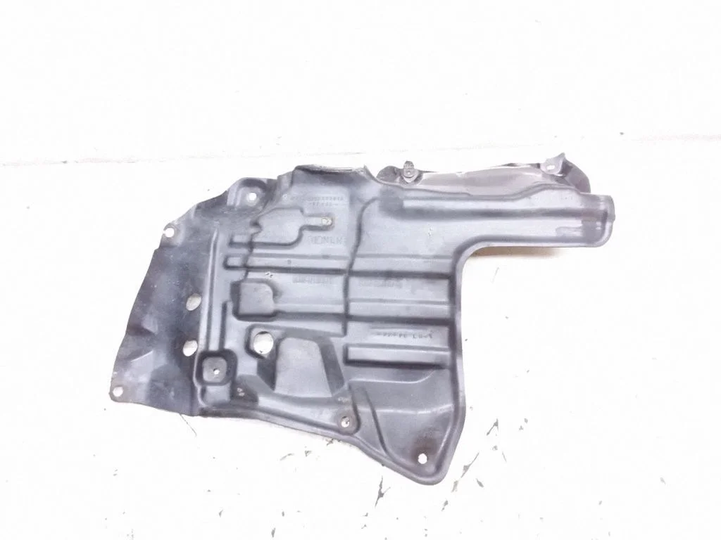 Engine splash shield/under tray – Toyota Corolla Verso E110 (1997-2001)
