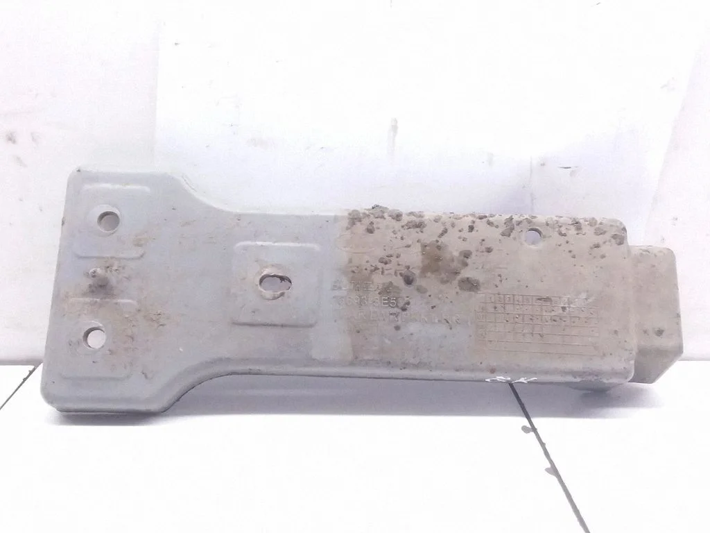 Rear bumper mounting bracket – KIA Sorento (2002-2009)