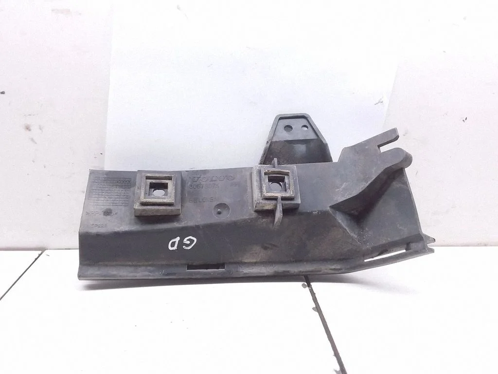 Rear bumper mounting bracket 30678075