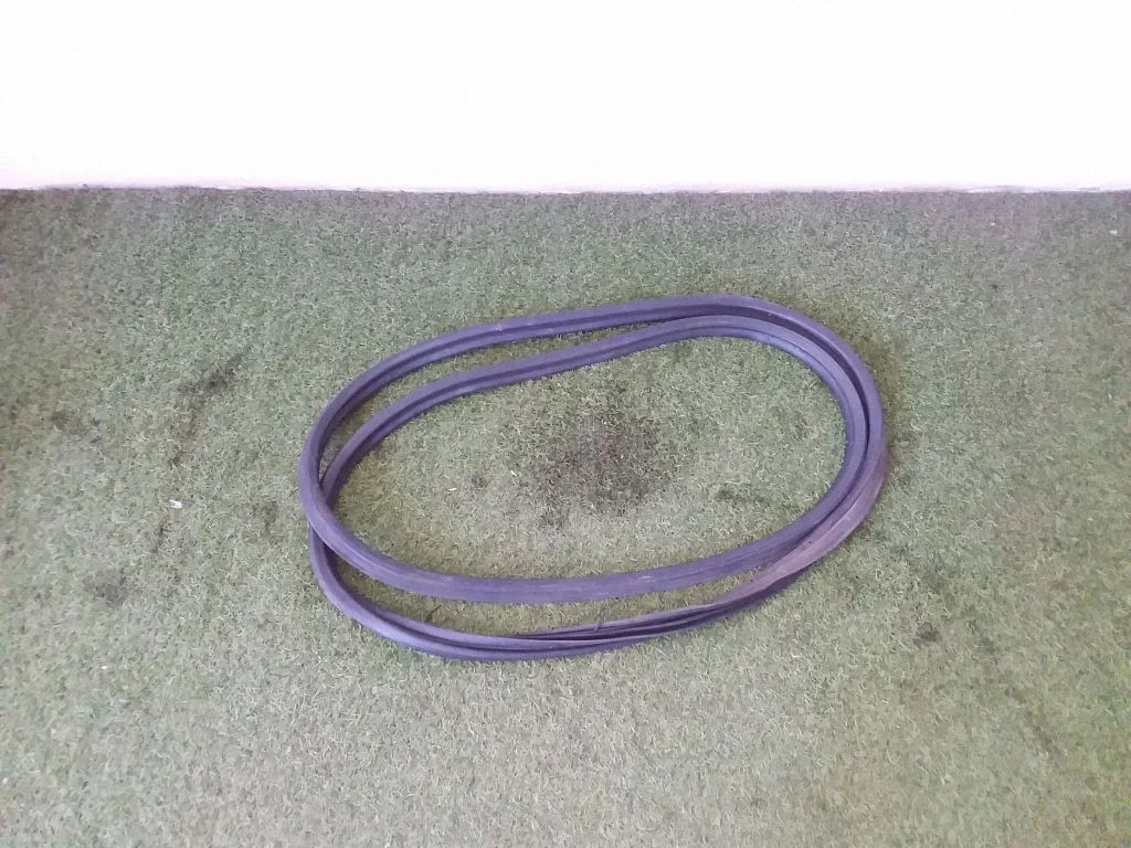 Loading door rubber seal (on body)