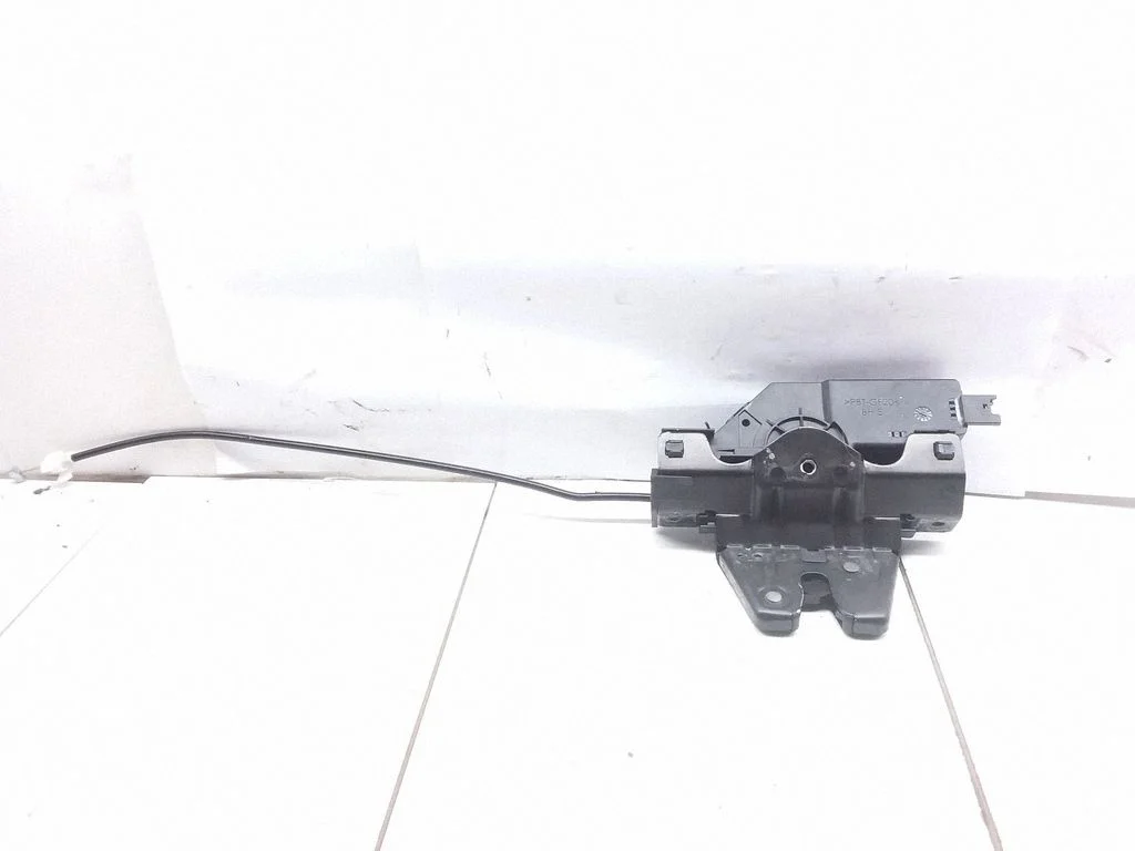 Aizmugurējā vāka slēdzene – BMW 3. sērija E90 E91 (2005-2012)