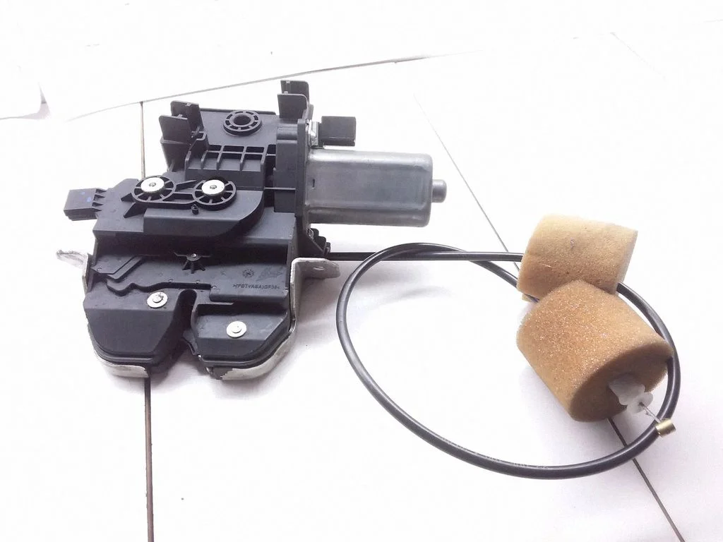 Tailgate/trunk/boot lock/catch/latch – Mercedes-Benz S-Class W221 (2005-2013)