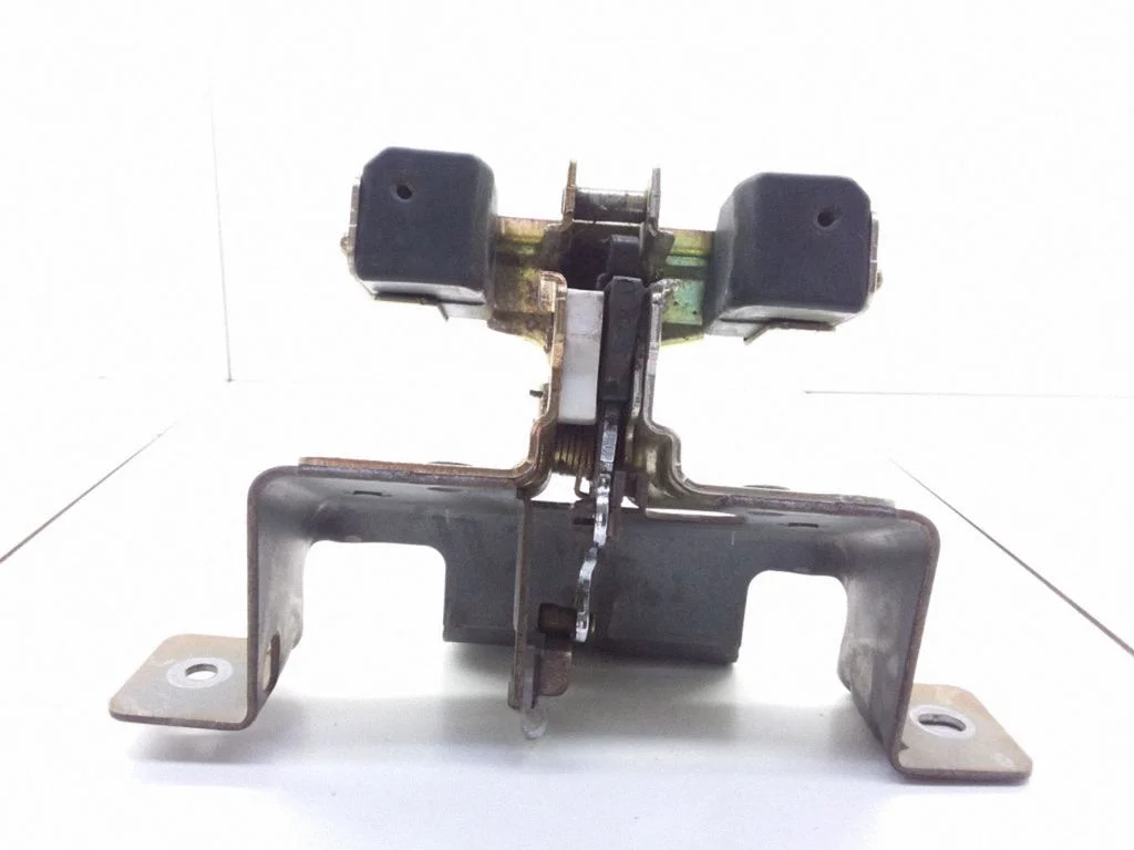 Tailgate window lock/catch/latch 9428