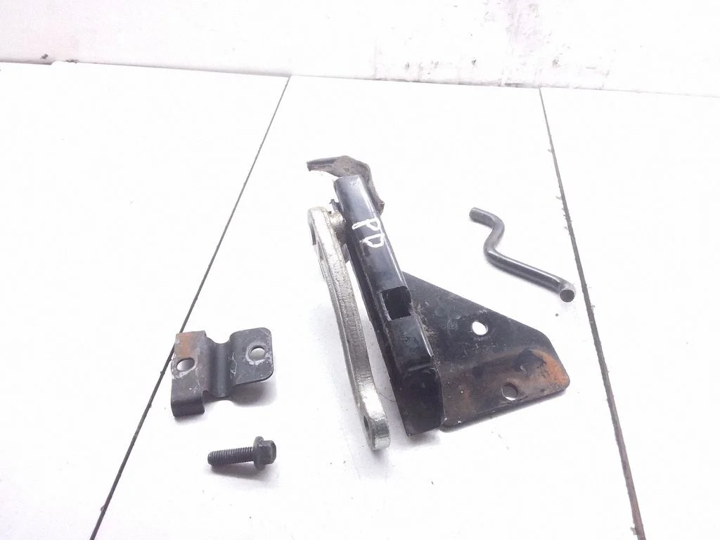 Esiukse alumine hing BELH373L07