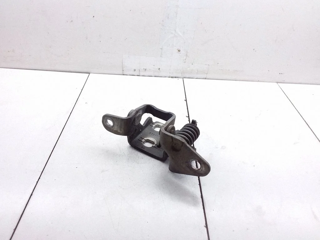 Front door lower hinge 85574F