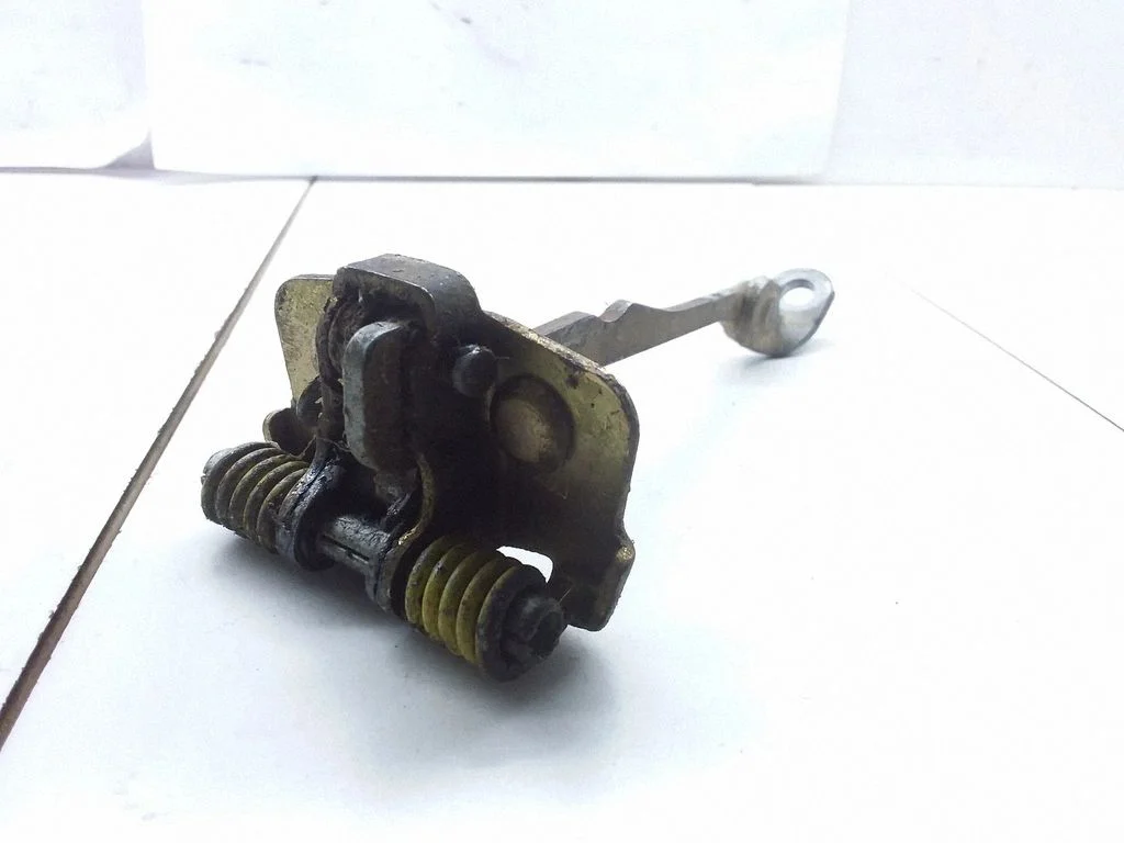 Front door check strap stopper – Renault Scenic I (1996-2003)