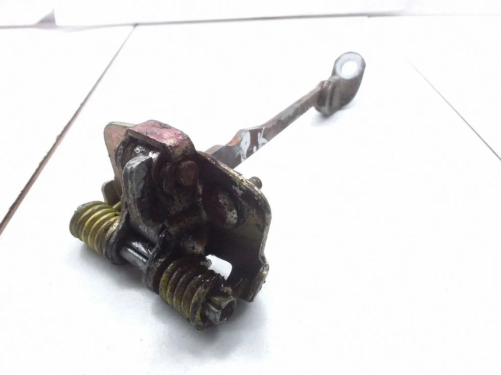 Front door check strap stopper – Renault Scenic I (1996-2003)