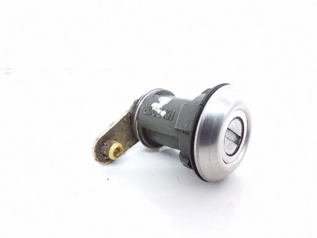 Front door lock (next to the handle) – Hyundai Atos Prime (1999-2016)