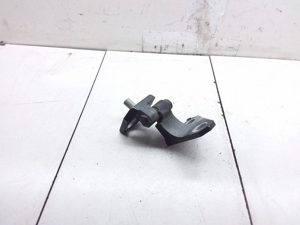 Front door upper hinge – Volkswagen Golf Plus (2005-2013)
