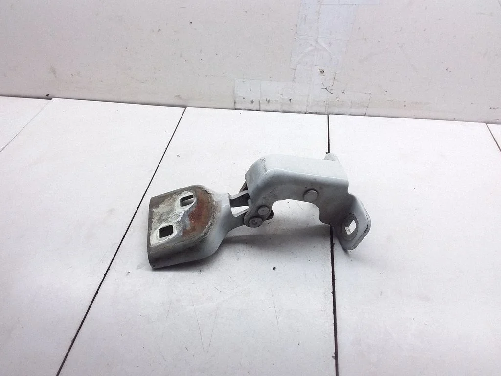 Esiukse ülemine hing – Renault Master III (2010-2024)