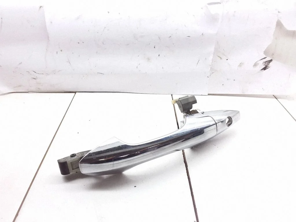 Front door exterior handle – front left