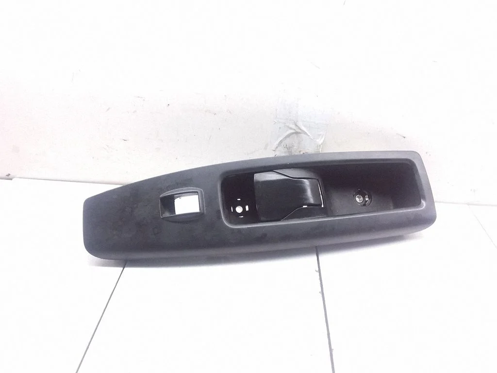 Front door interior handle 735484916