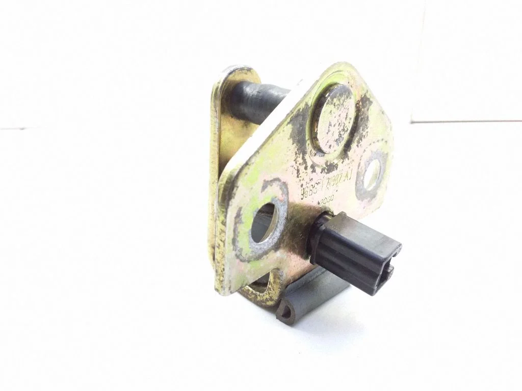 Front door lock loop/hook striker – Ford Mondeo Mk III (2000-2007)