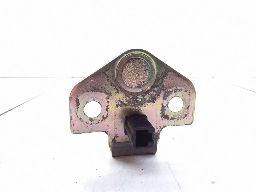 Front door lock loop/hook striker – Ford Mondeo Mk III (2000-2007)