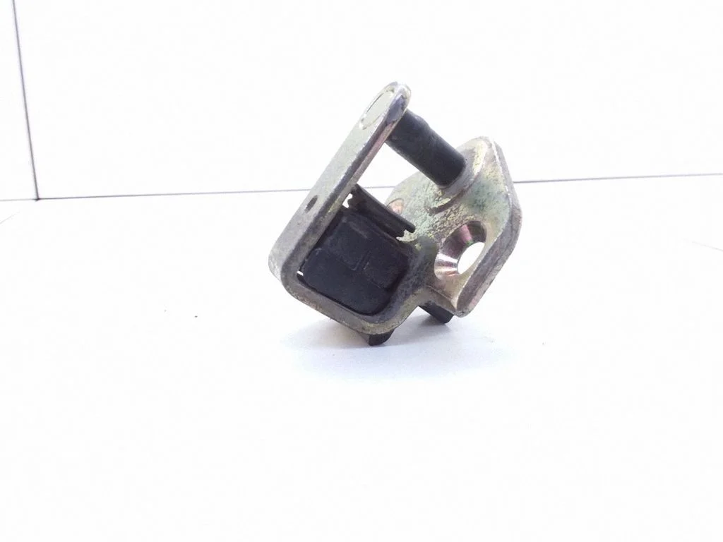 Front door lock loop/hook striker – Ford Mondeo MK II (1996-2000)