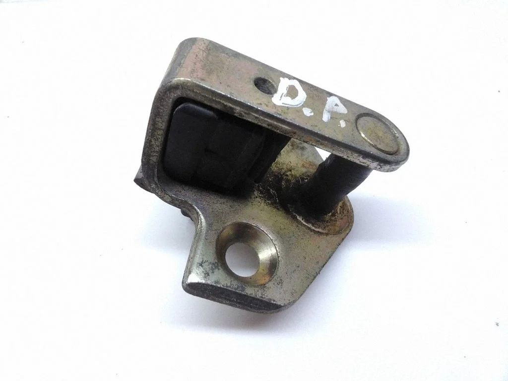 Front door lock loop/hook striker – Ford Mondeo Mk III (2000-2007)