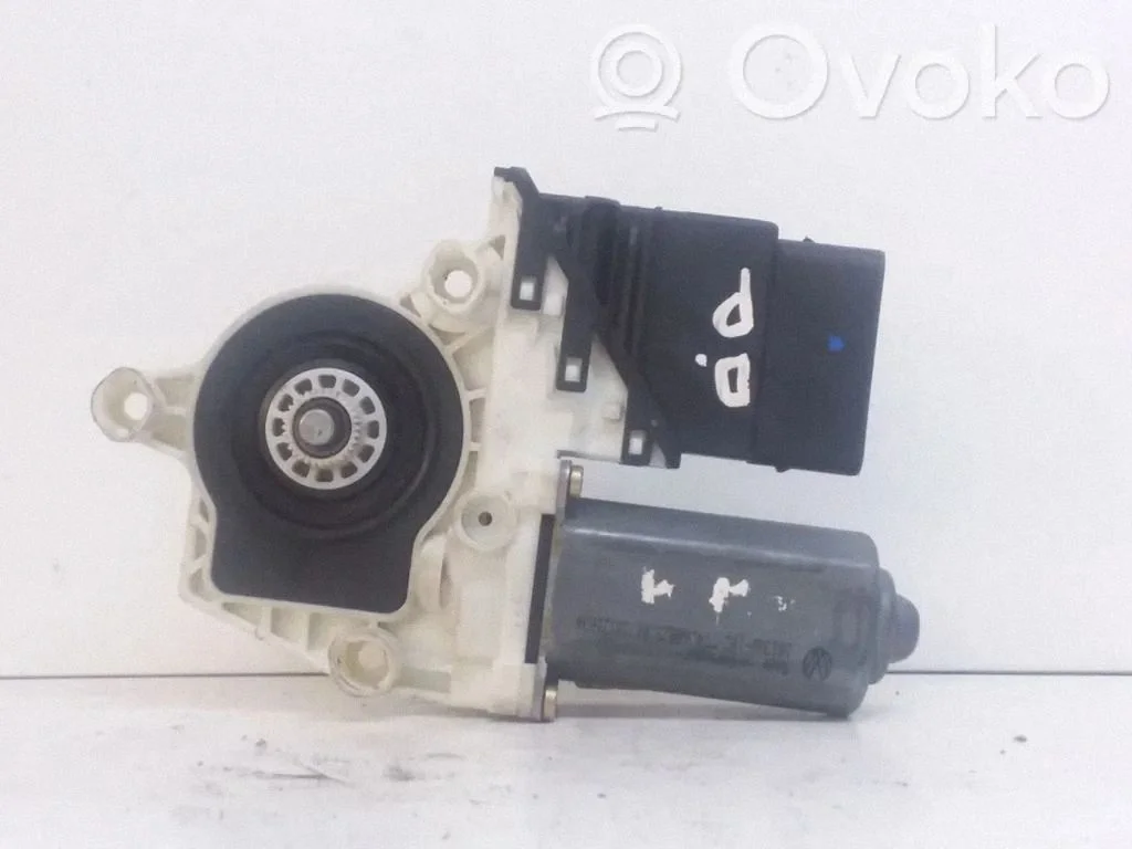 Front door window regulator motor – Volkswagen Golf IV (1998-2005)