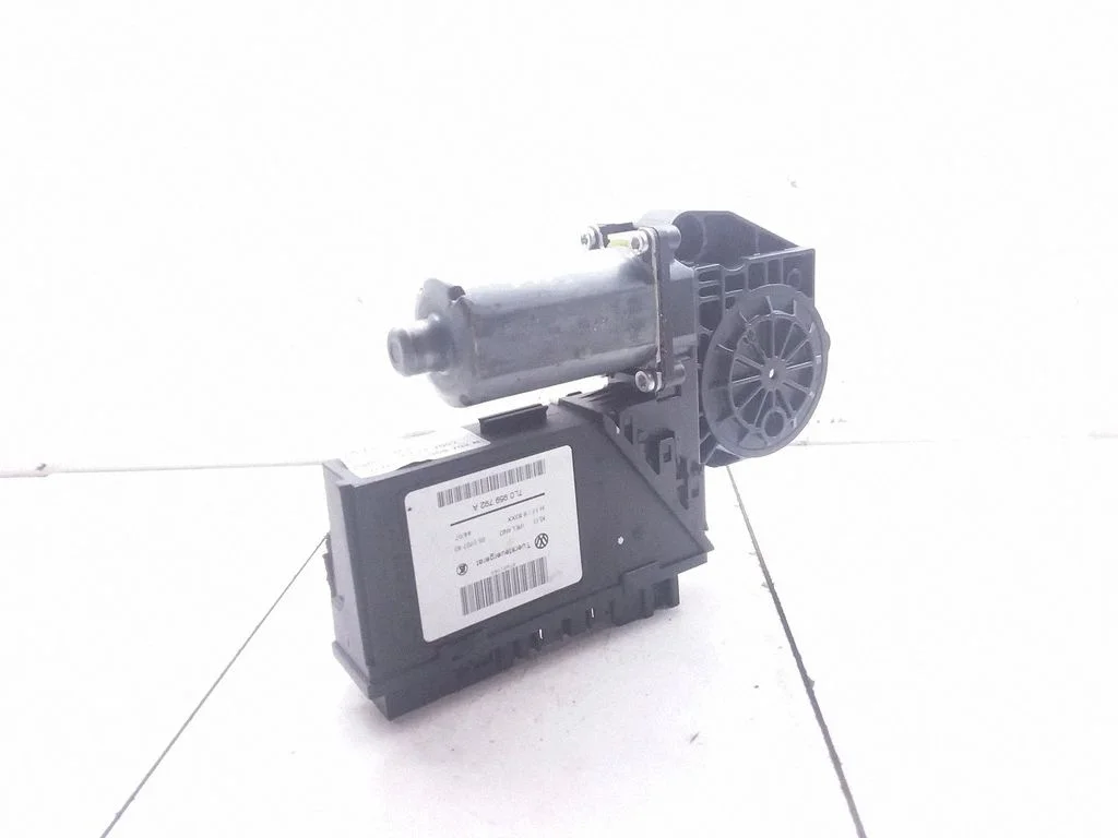 Front door window regulator motor 7L0959792A