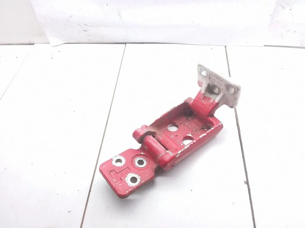 Rear door lower hinge A9067400637