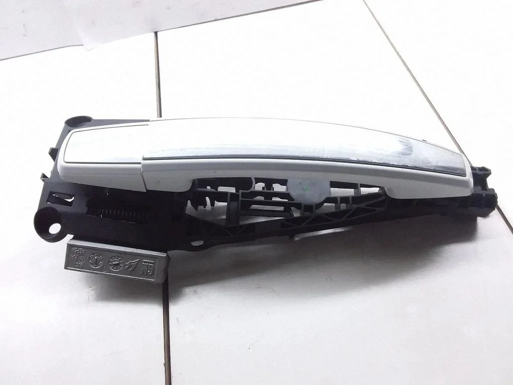 Rear door exterior handle – rear right