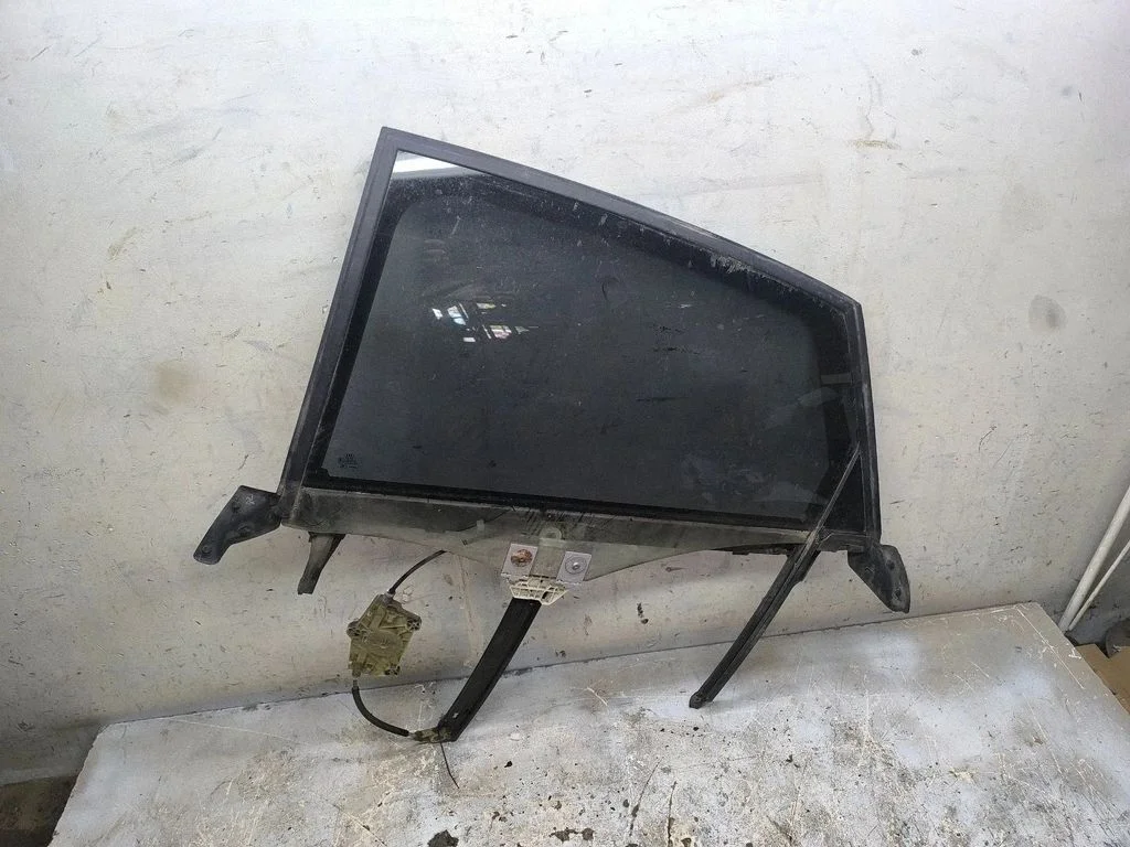 Rear window lifting mechanism without motor – Audi A6 Allroad C5 (1999-2005)