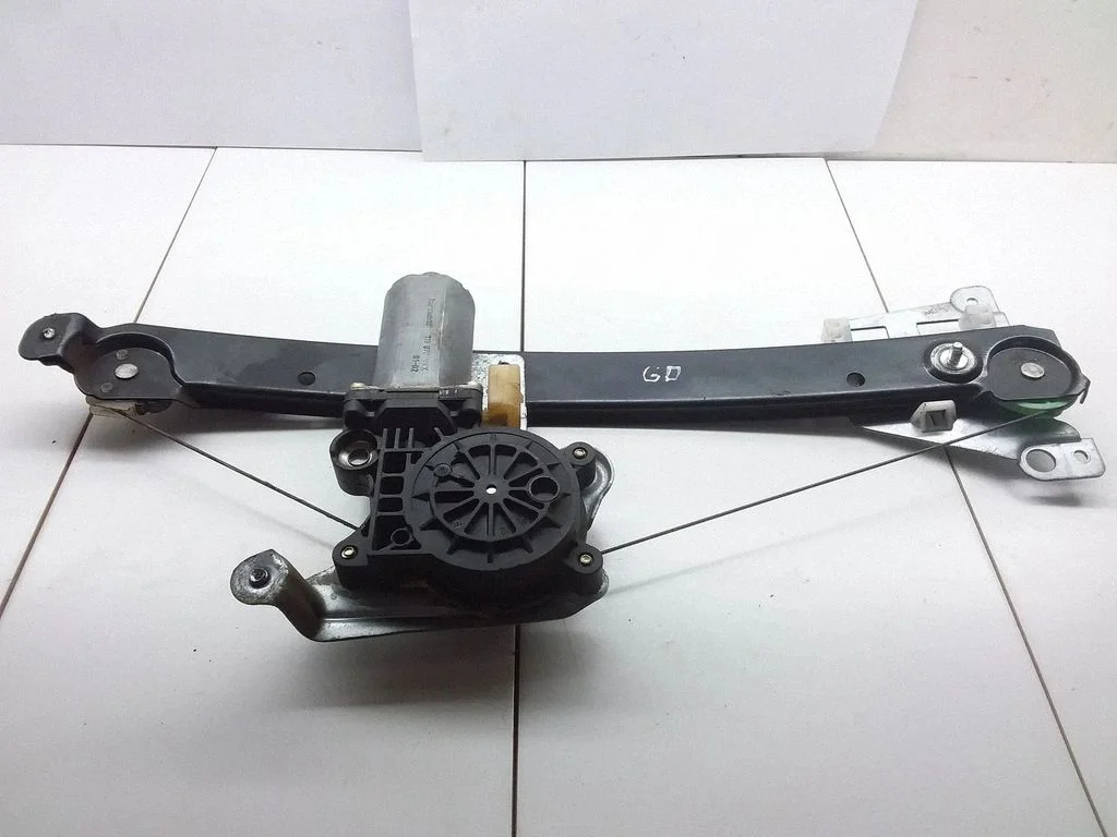 Rear window lifting mechanism without motor – Volvo S80 (1999-2003)
