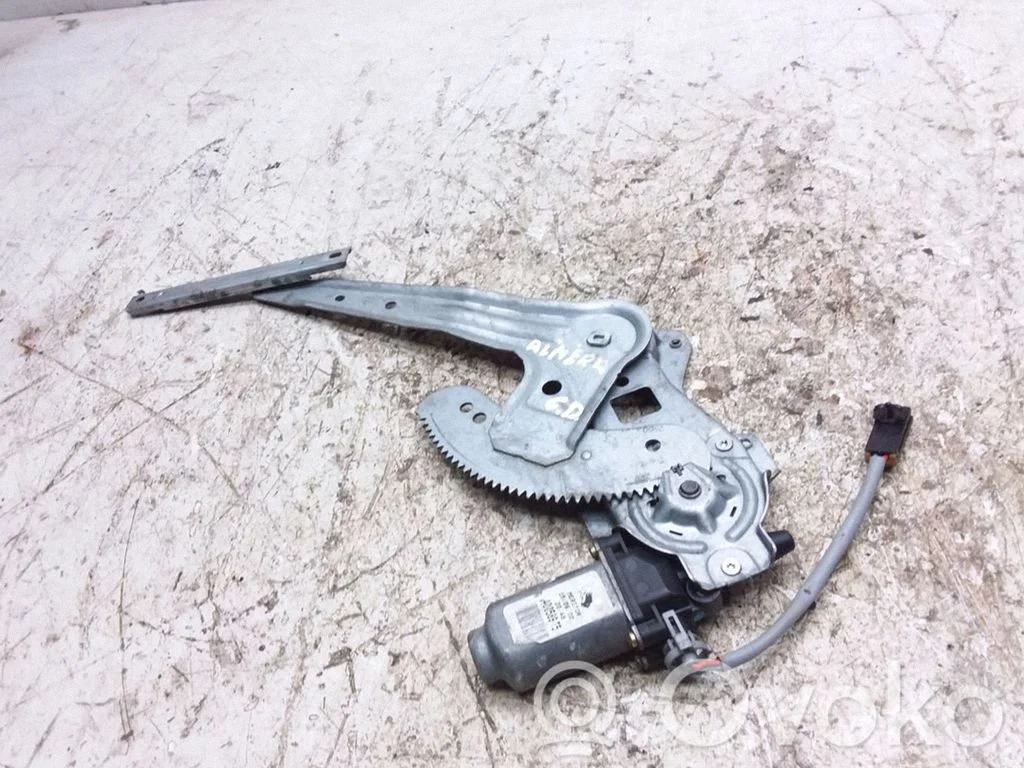 Aizmugurējā el. loga pacēlāja mehānisms bez motoriņa 400589T5 – Nissan Almera N16 (2000-2010)