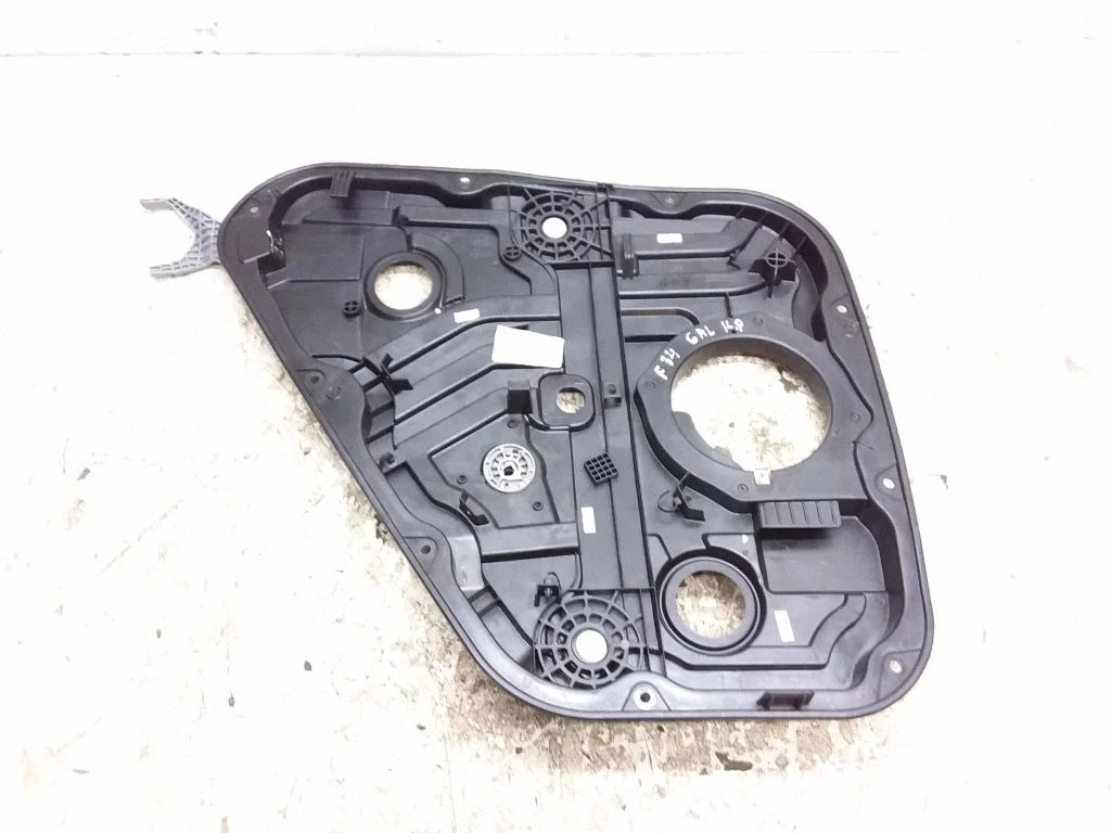Aizmugurējā el. loga pacēlāja mehānisms bez motoriņa – Hyundai Tucson TL (2015-)