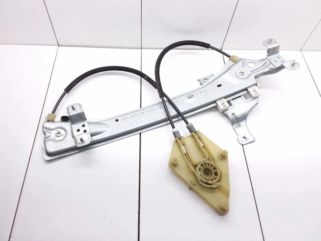Rear window lifting mechanism without motor – Renault Megane III (2009-2016)