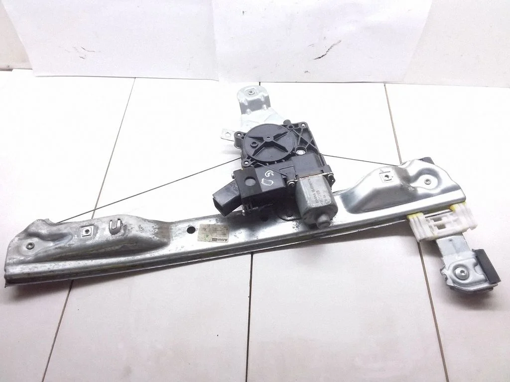 Rear door window regulator with motor 13265803