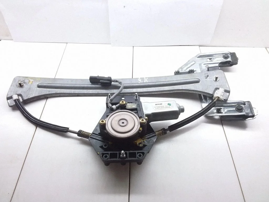 Rear door window regulator with motor 04724559AE