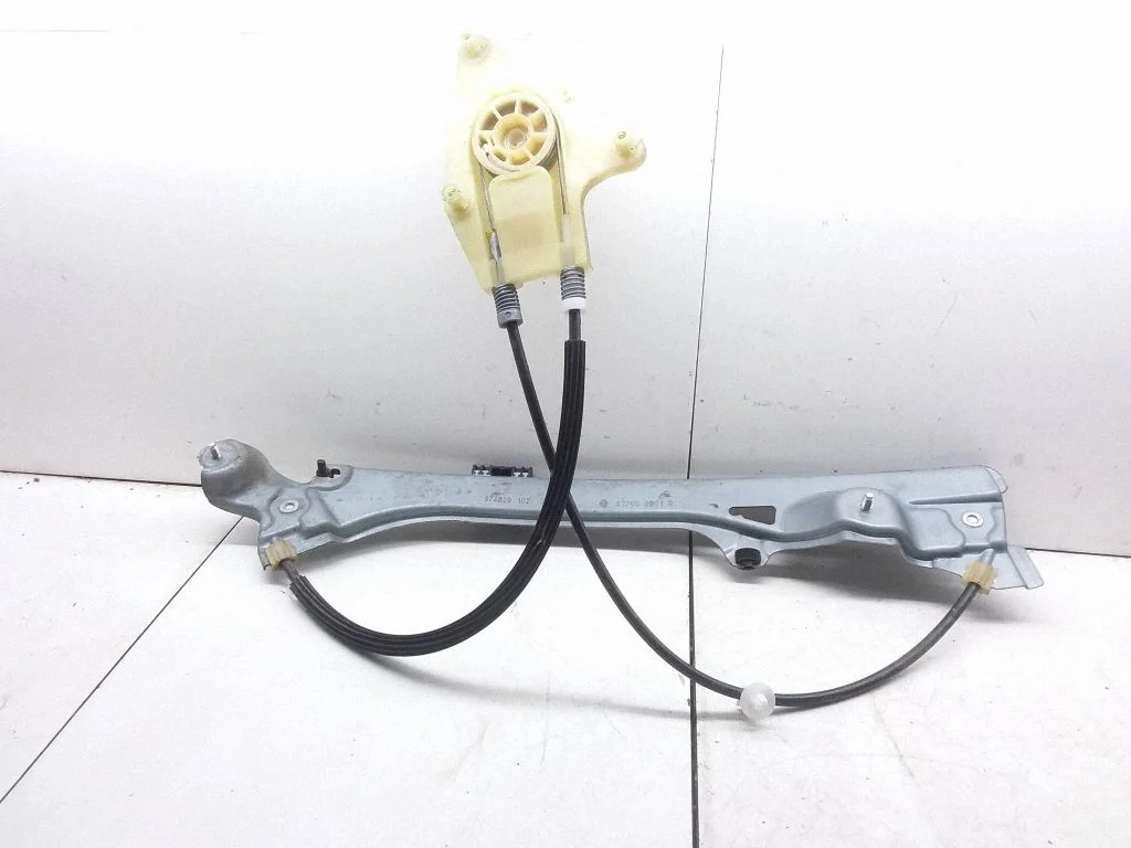 Aizmugurējā el. loga pacēlāja mehānisms bez motoriņa – Renault Megane III (2009-2016)