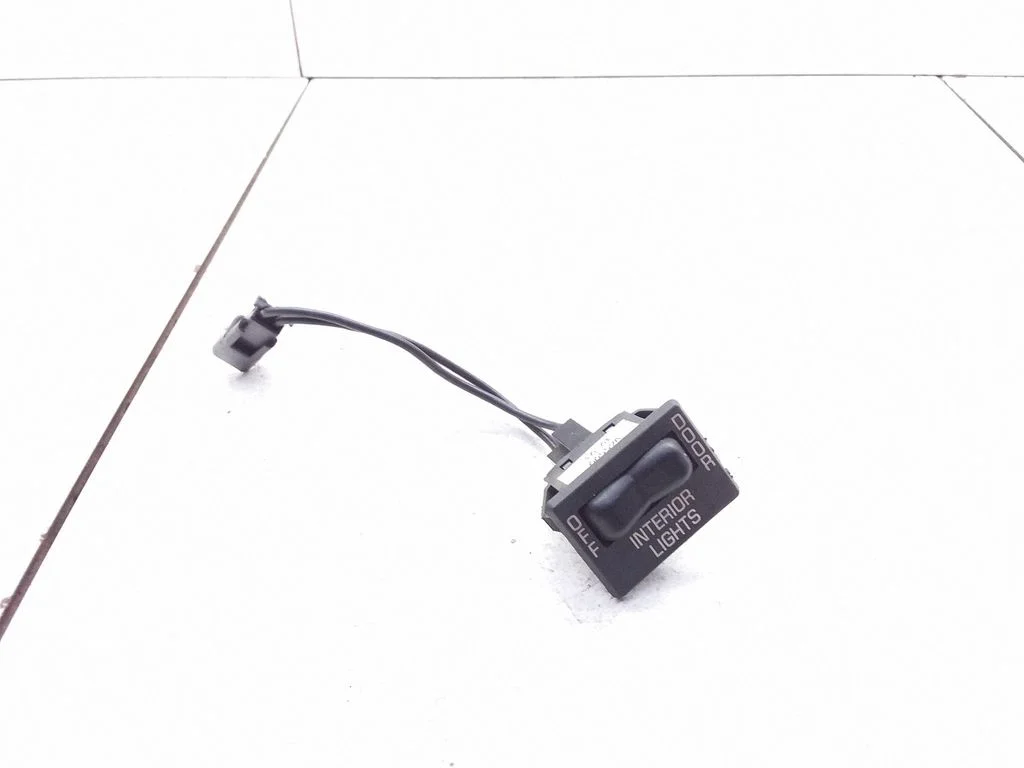 Switch for retractable tow bar