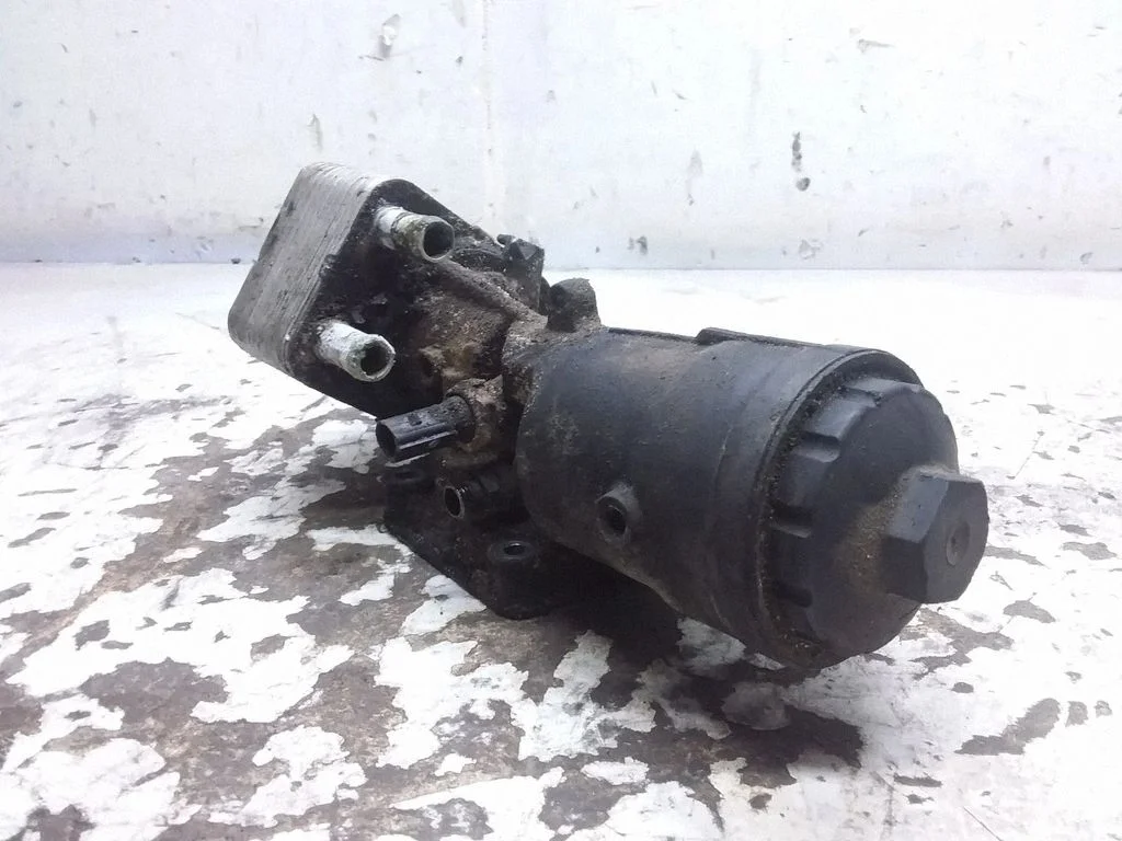 Oil filter mounting bracket – Skoda Octavia Mk2 (1Z) (2004-2013)