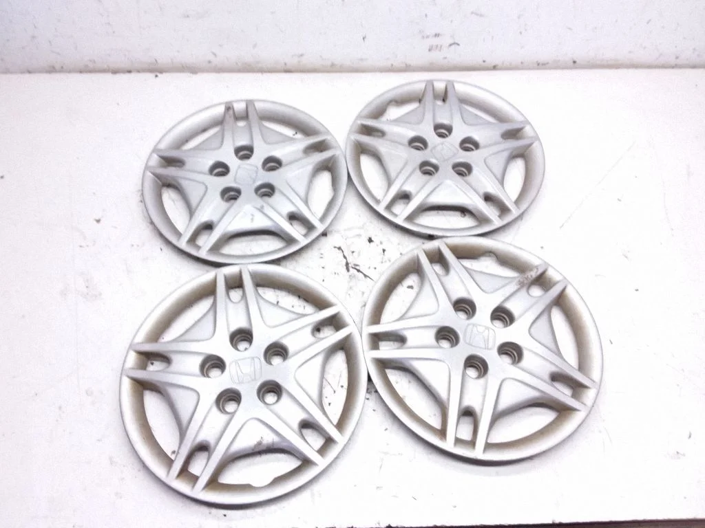 R15 wheel hub/cap/trim – Honda Accord (1994-1998)