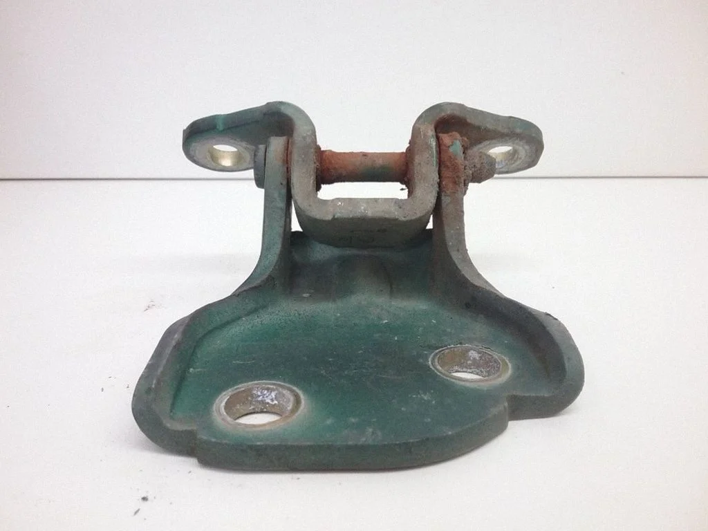 Front door lower hinge – left