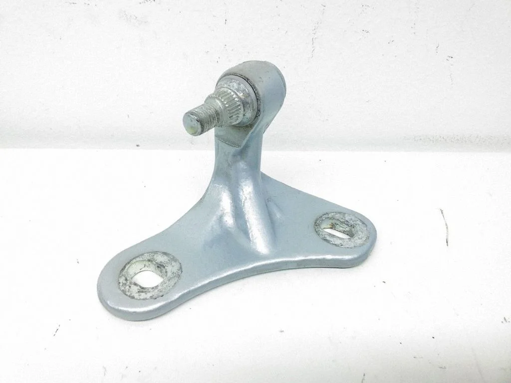 Front door lower hinge ISE0606