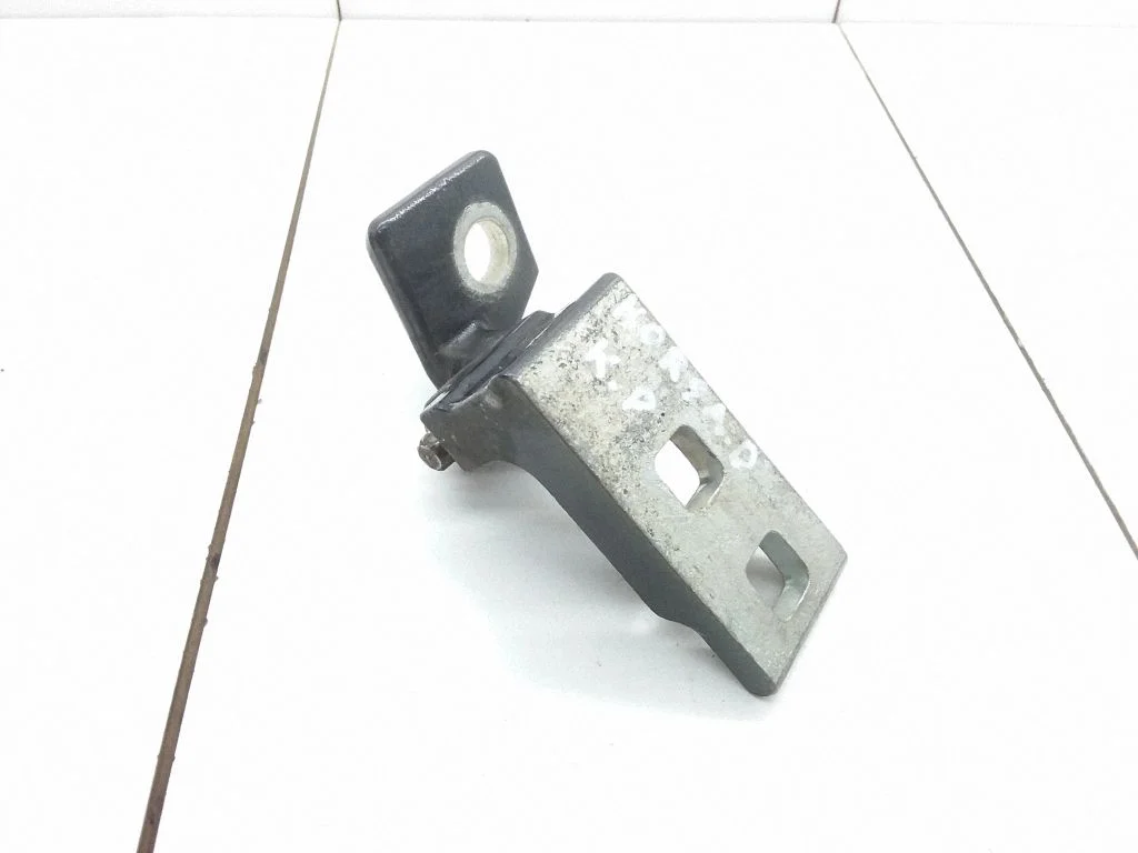Esiukse ülemine hing – Opel Corsa D (2006-2014)