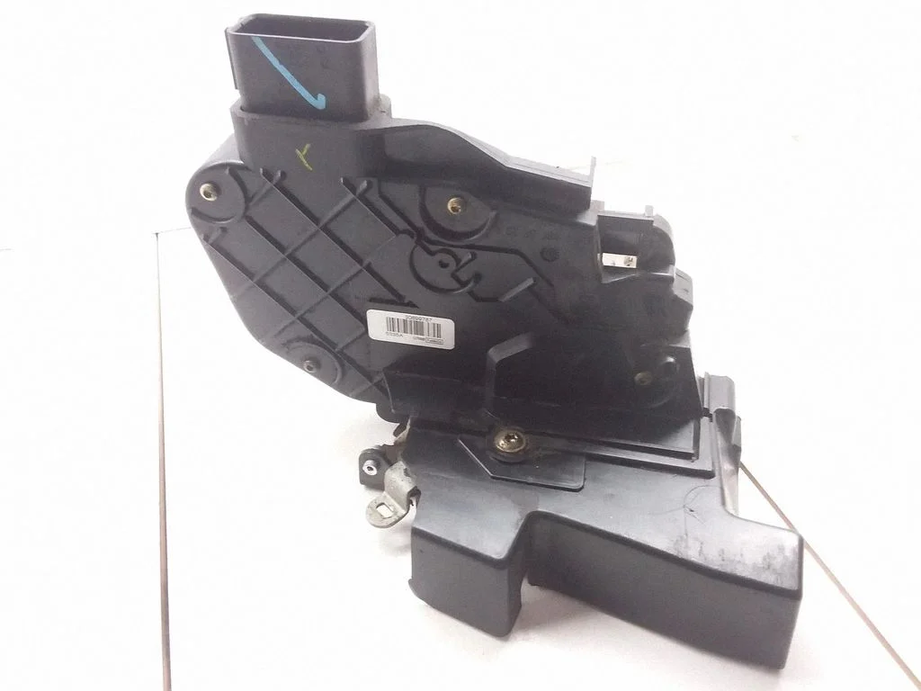 Coupe door lock (next to the handle) – Volvo V50 (2004-2007)