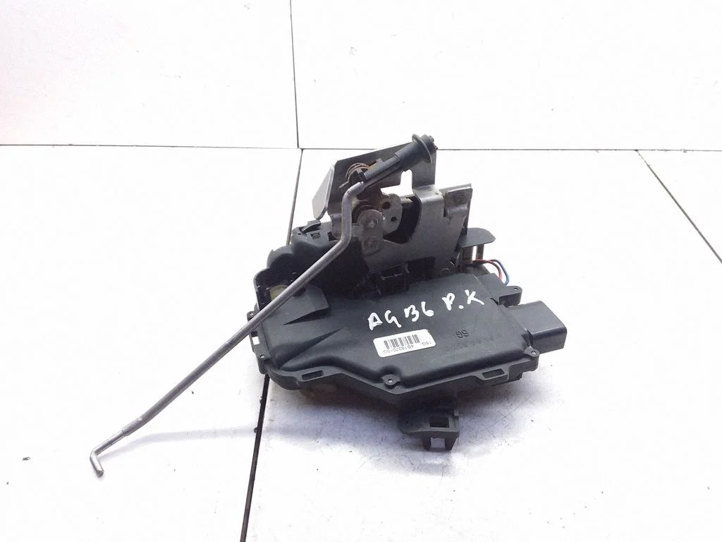 Coupe door lock (next to the handle) – Audi A4 S4 B6 8E 8H (2001-2005)