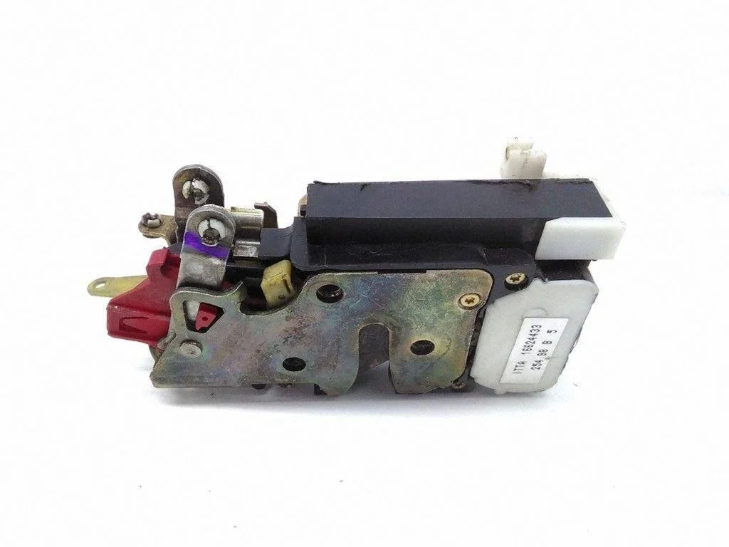 Coupe door lock (next to the handle) – Opel Sintra (1996-1999)
