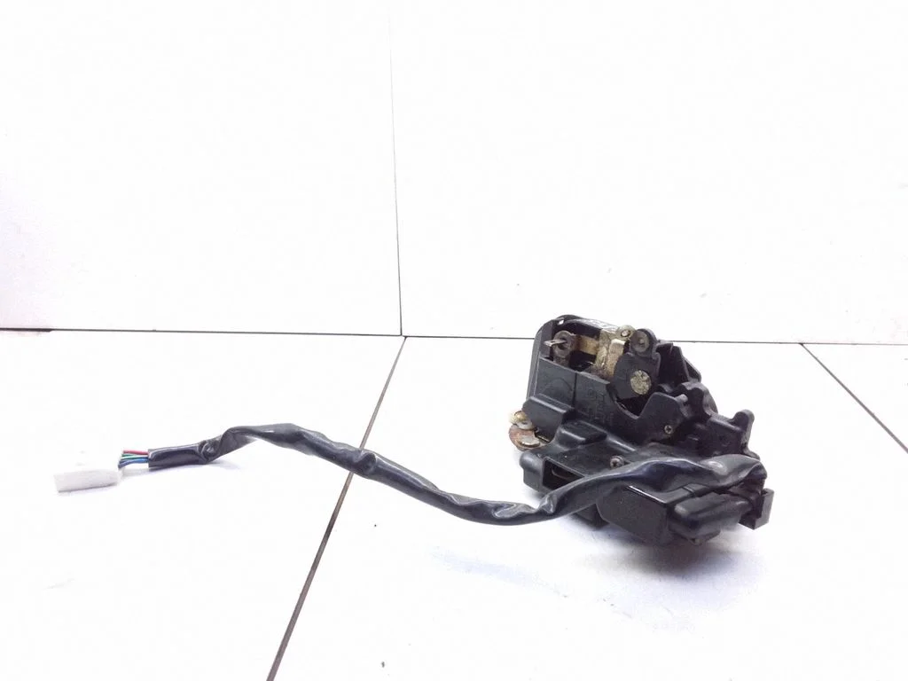 Coupe door lock (next to the handle) – Mazda Xedos 6 (1992-2000)