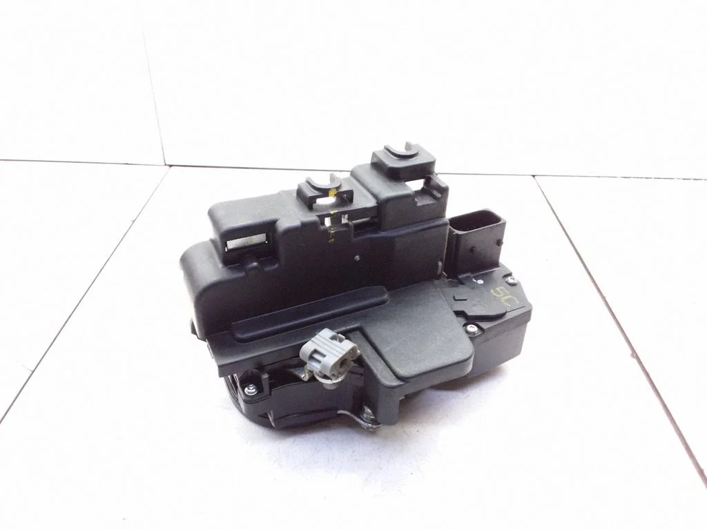 Coupe door lock (next to the handle) – Opel Antara (2006-2016)