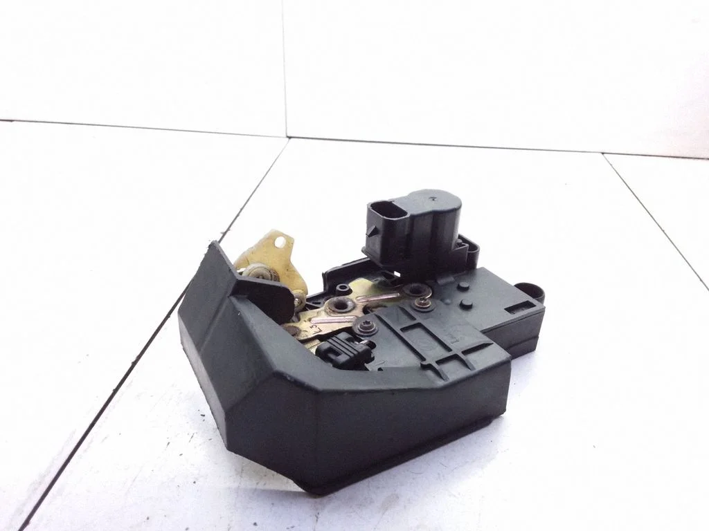 Coupe door lock (next to the handle)